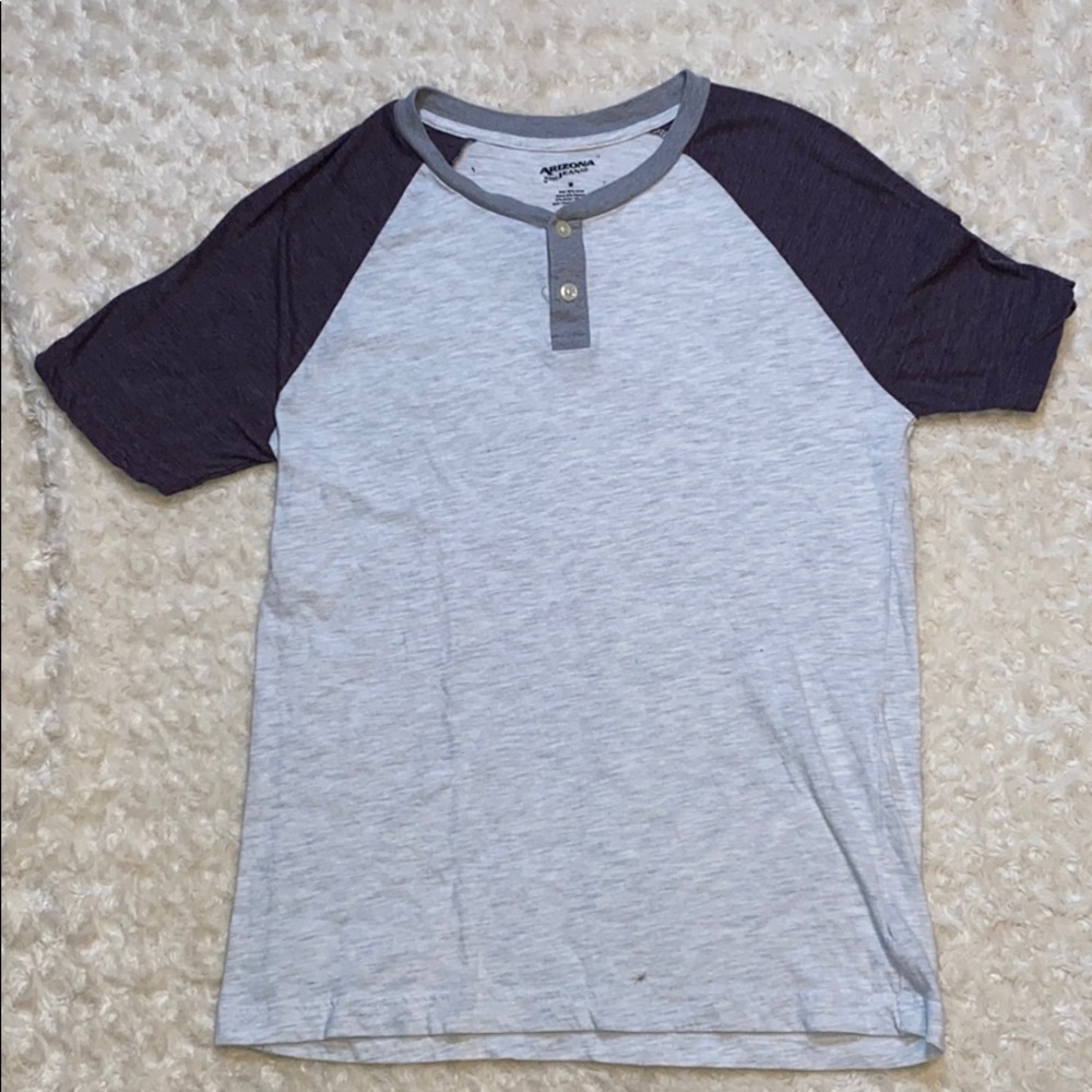 Arizona Jean Co tee w buttons. Size medium!